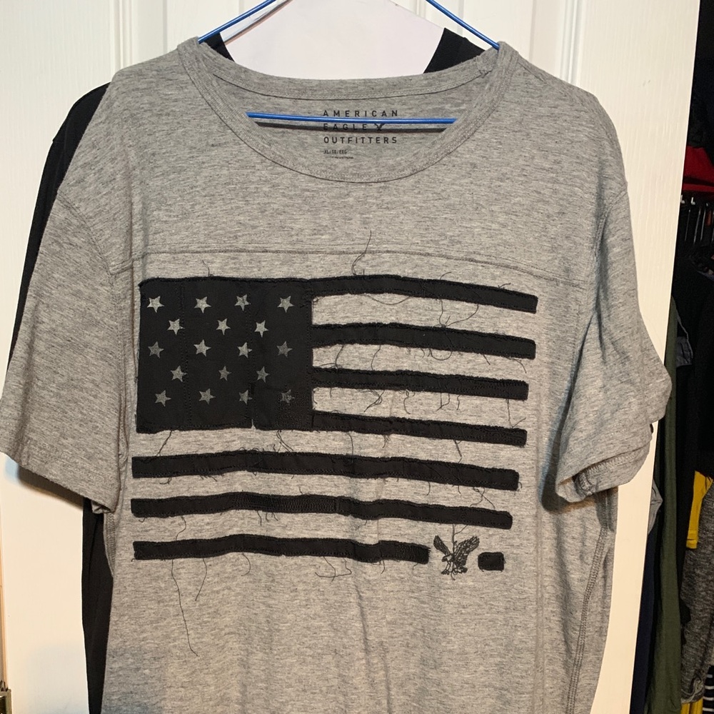 XL men’s AE shirt